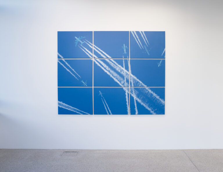 Wem gehört der Himmel, 9 Bilder á 65x50cm (ca. 200x155cm), 2022, in der Galerie der Stadt Innsbruck